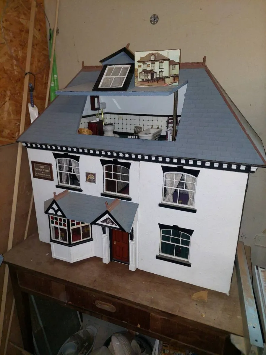 Dolls house - Image 1