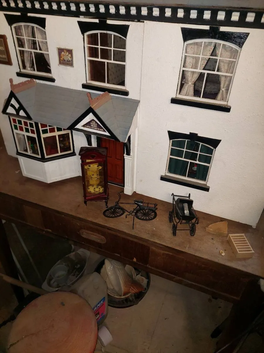 Dolls house - Image 2