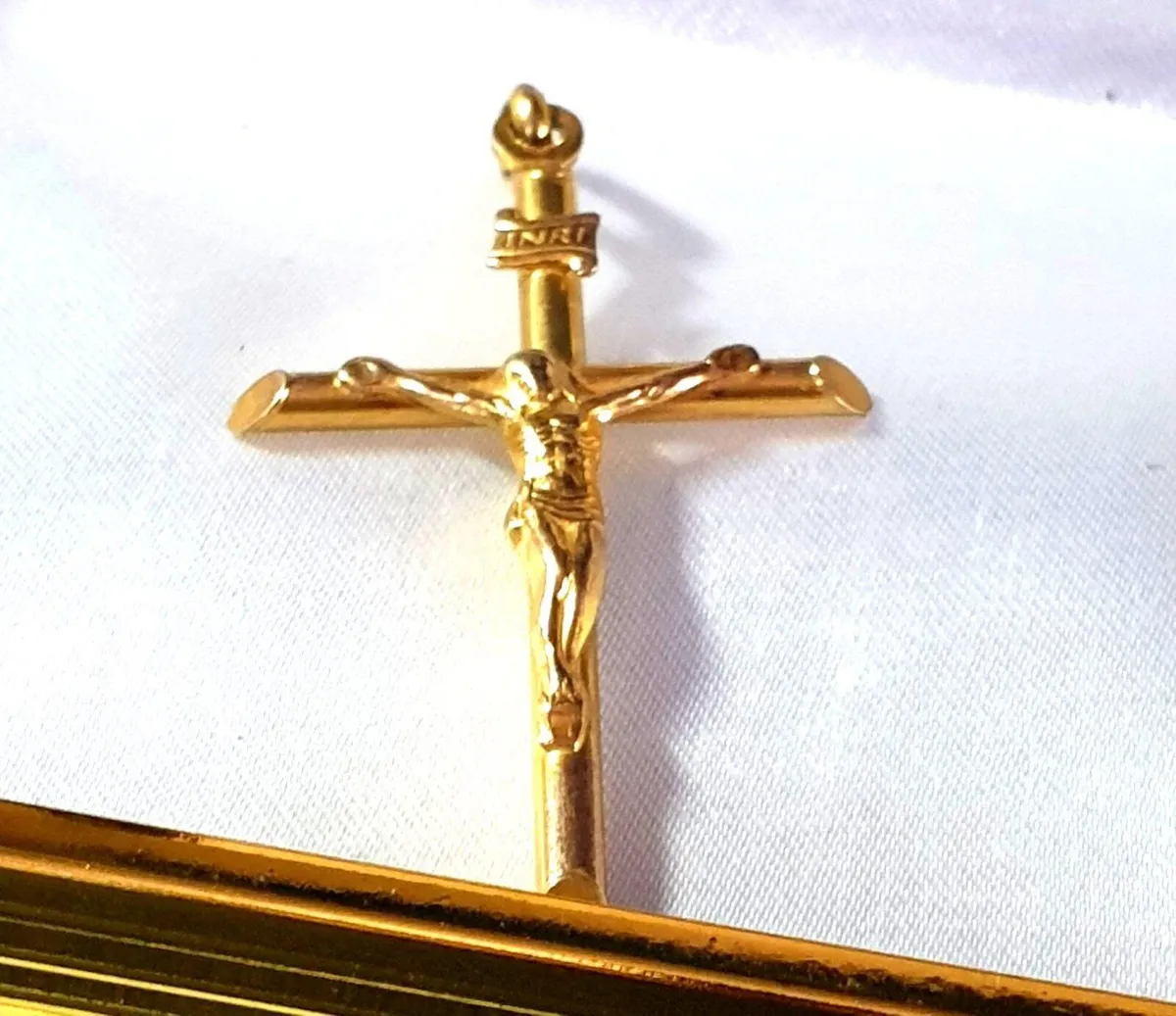 Vintage Hallmarked 9ct Gold Crucifix - Image 1