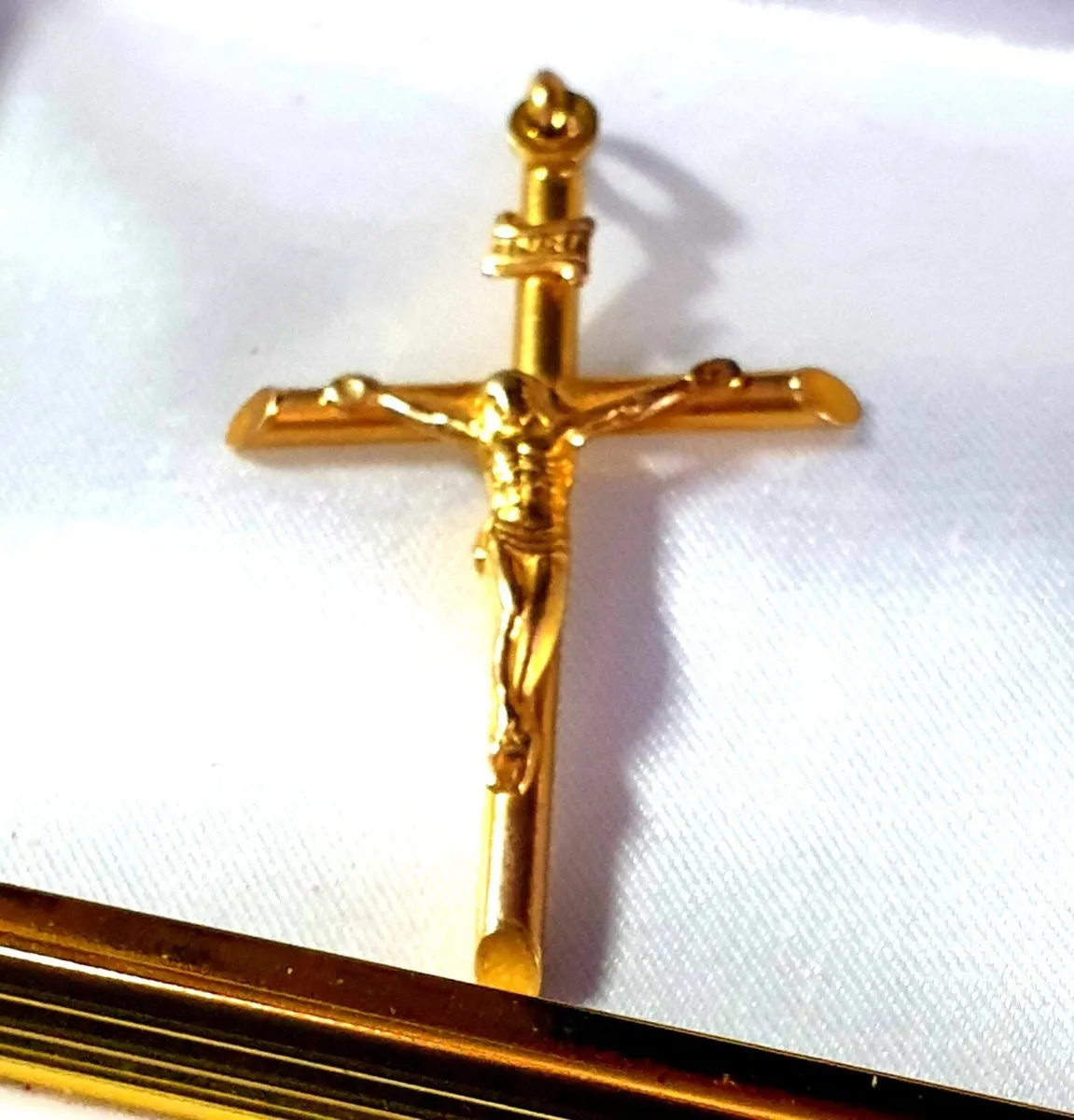 Vintage Hallmarked 9ct Gold Crucifix - Image 2