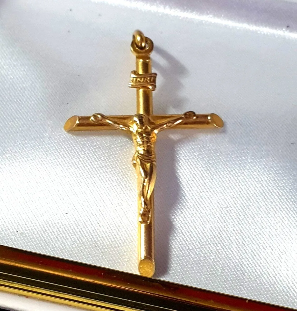 Vintage Hallmarked 9ct Gold Crucifix - Image 4