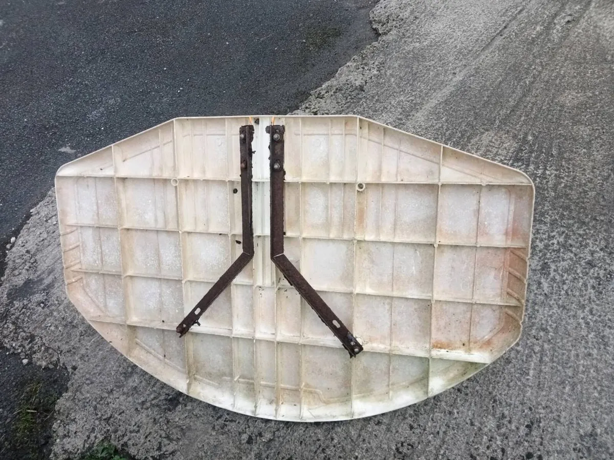 Old basketball hoop - Image 2