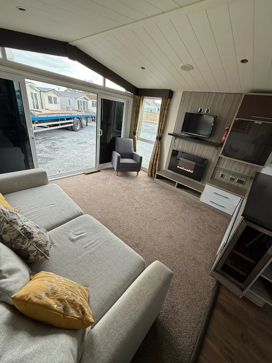 Swift Lodge 40-13.6 free delivery AtTPScaravan - Image 4