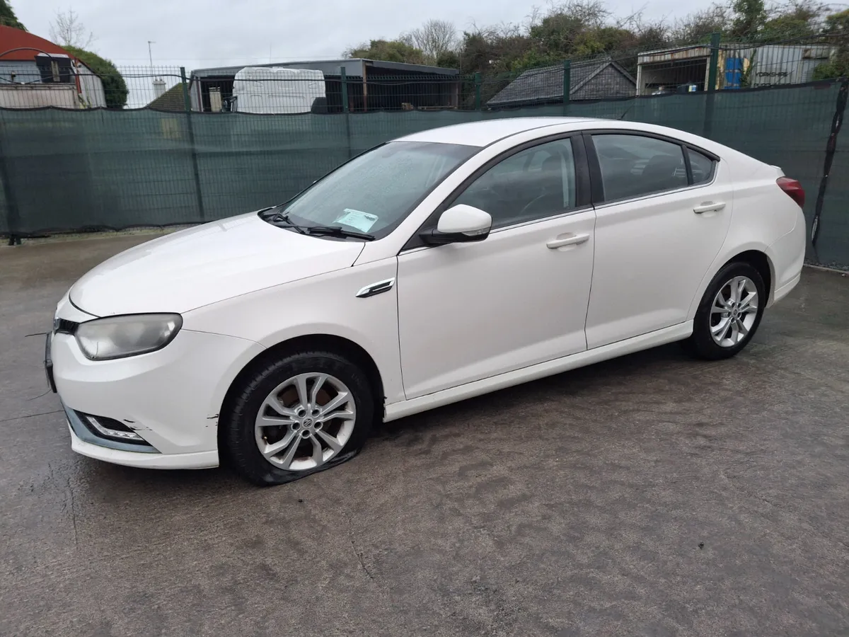 2015 MG 6  Light Damage - Image 2