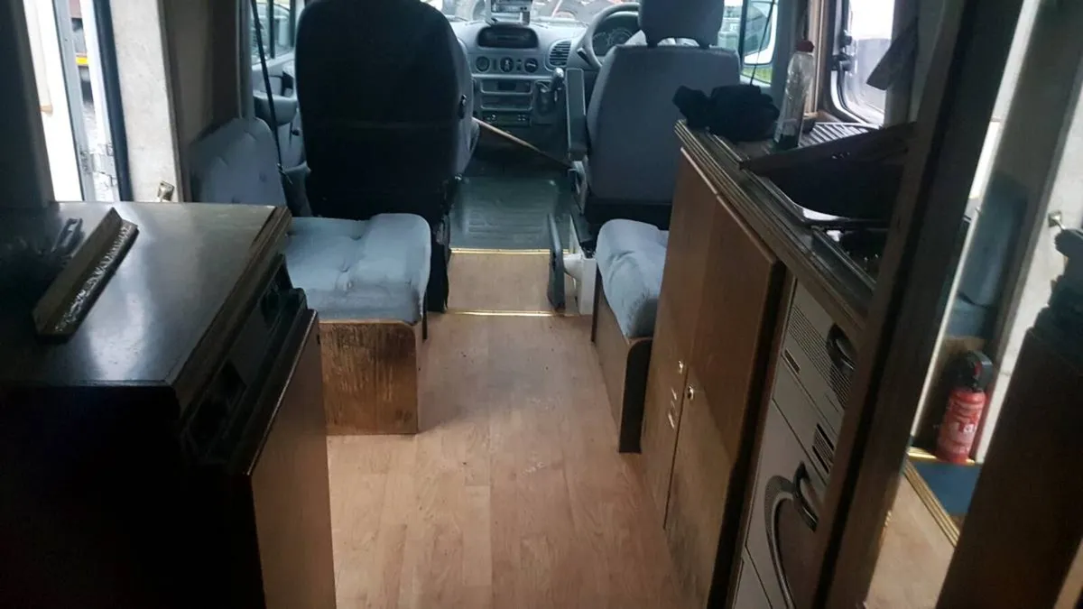 Mercedes camper 413 - Image 4