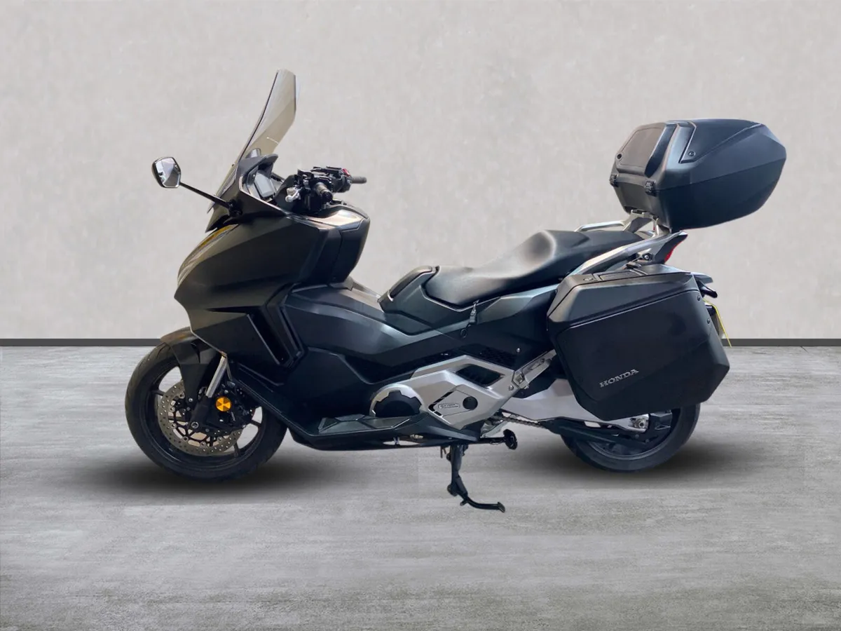 Honda Forza 750 Maxi-Scooter with Extras - Image 2