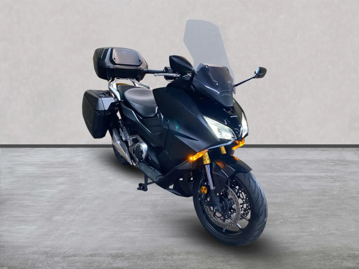 Honda Forza 750 Maxi-Scooter with Extras - Image 3