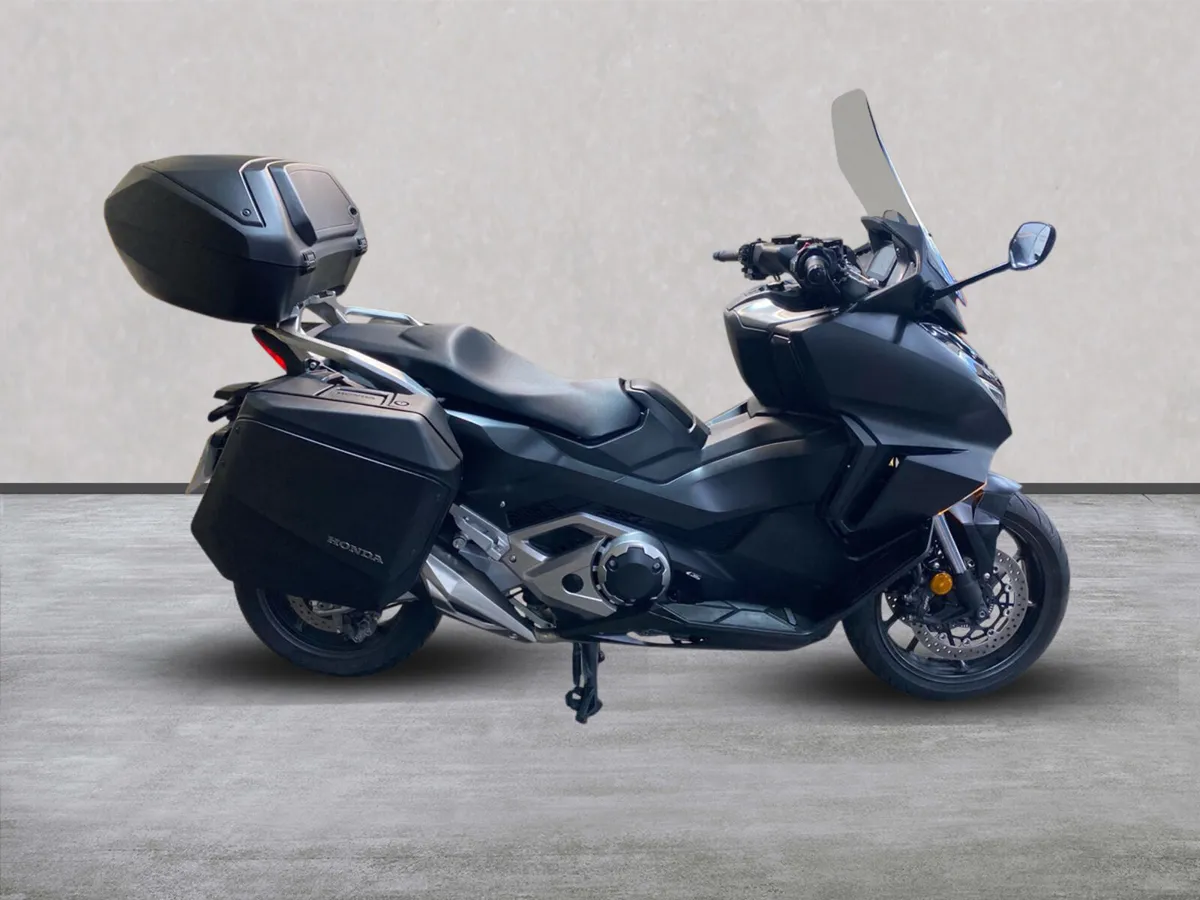 Honda Forza 750 Maxi-Scooter with Extras - Image 1