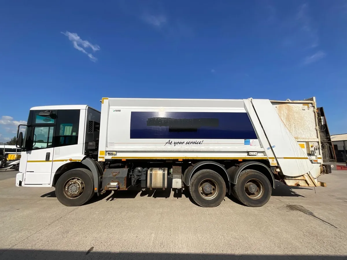 MERCEDES ECONIC 26 TON REFUSE COLLECTION TRUCK - Image 3
