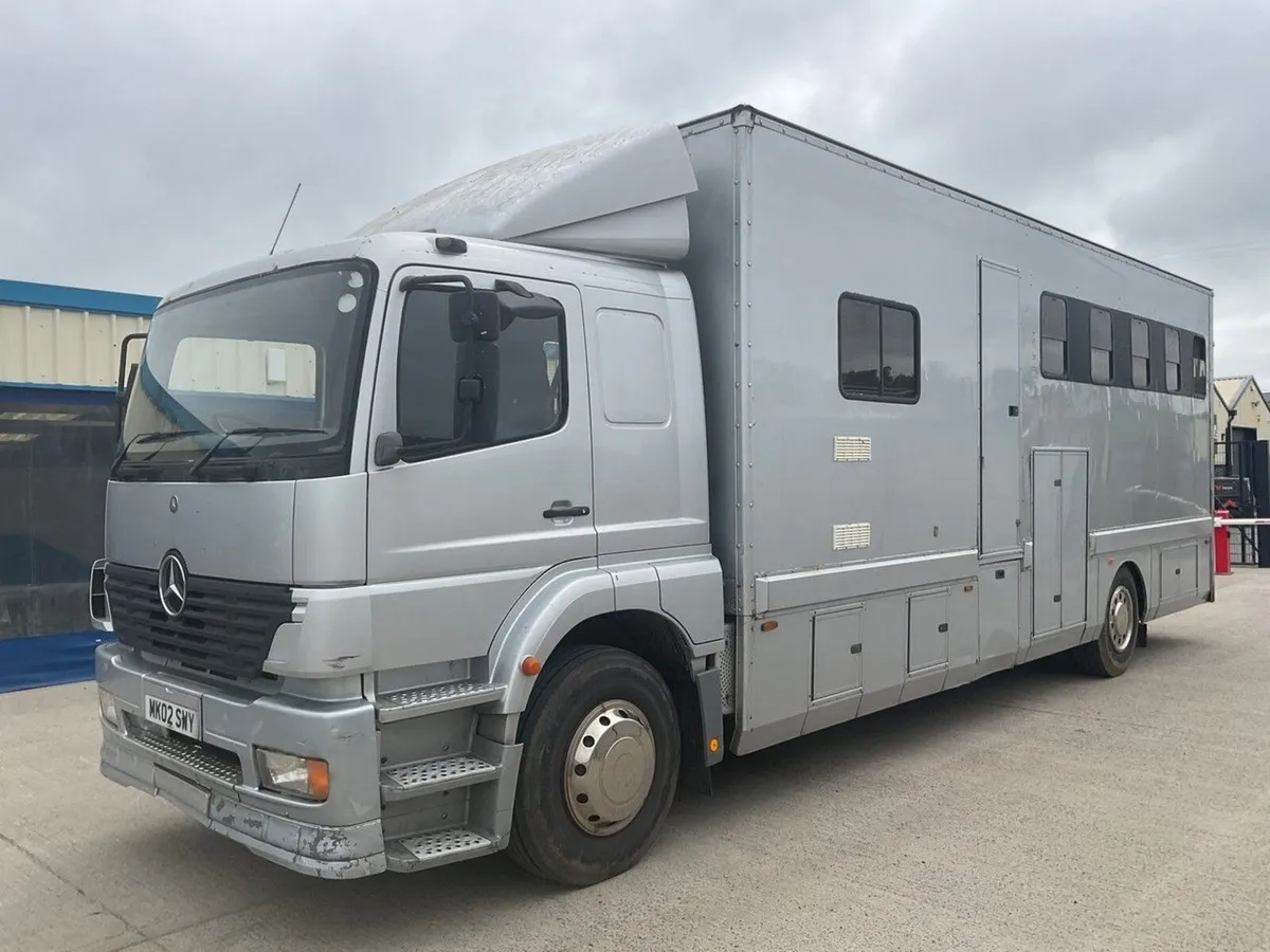 MERCEDES 1823 18 TON  4X2 5 STALL HORSE LORRY - Image 4
