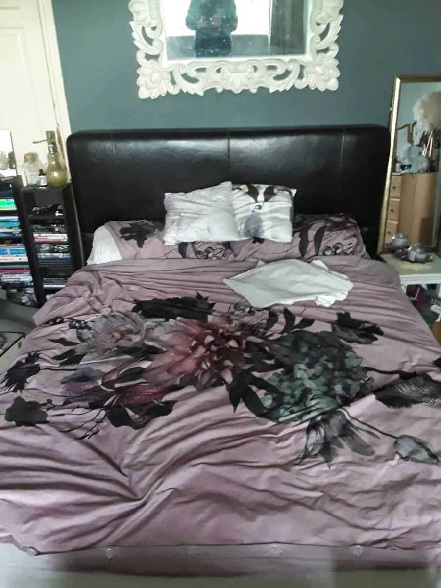 Double bed kingsize and mattress 200e ono - Image 1