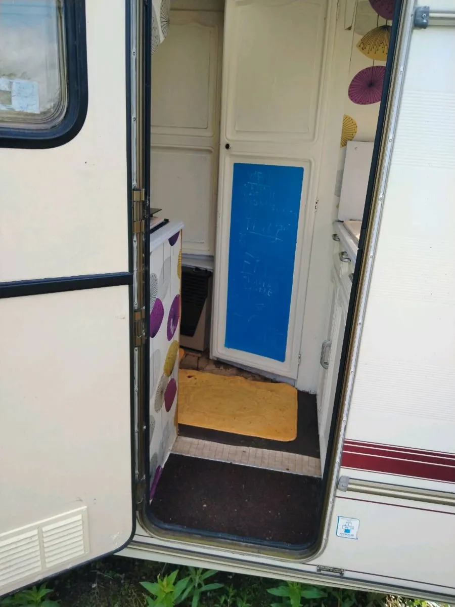 Caravan - Image 4