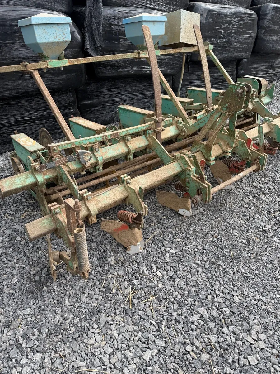Armer salmon 5 row beet seeder - Image 4