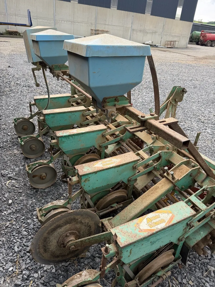 Armer salmon 5 row beet seeder - Image 2