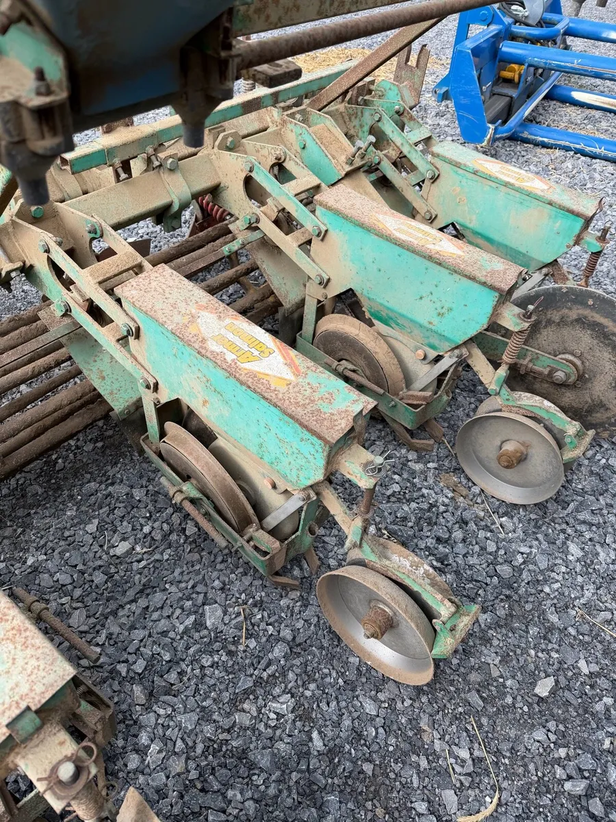 Armer salmon 5 row beet seeder - Image 3