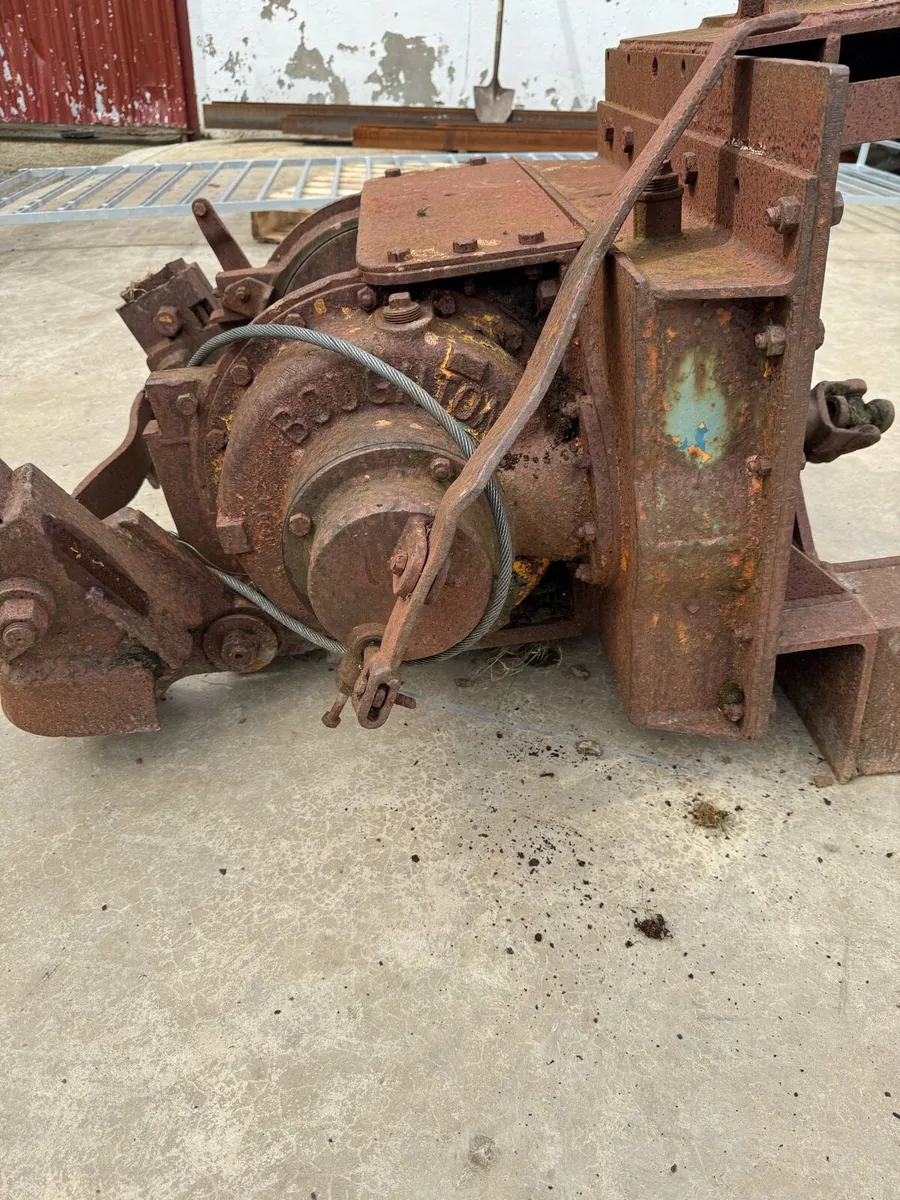 Boughton timber winch - Image 1