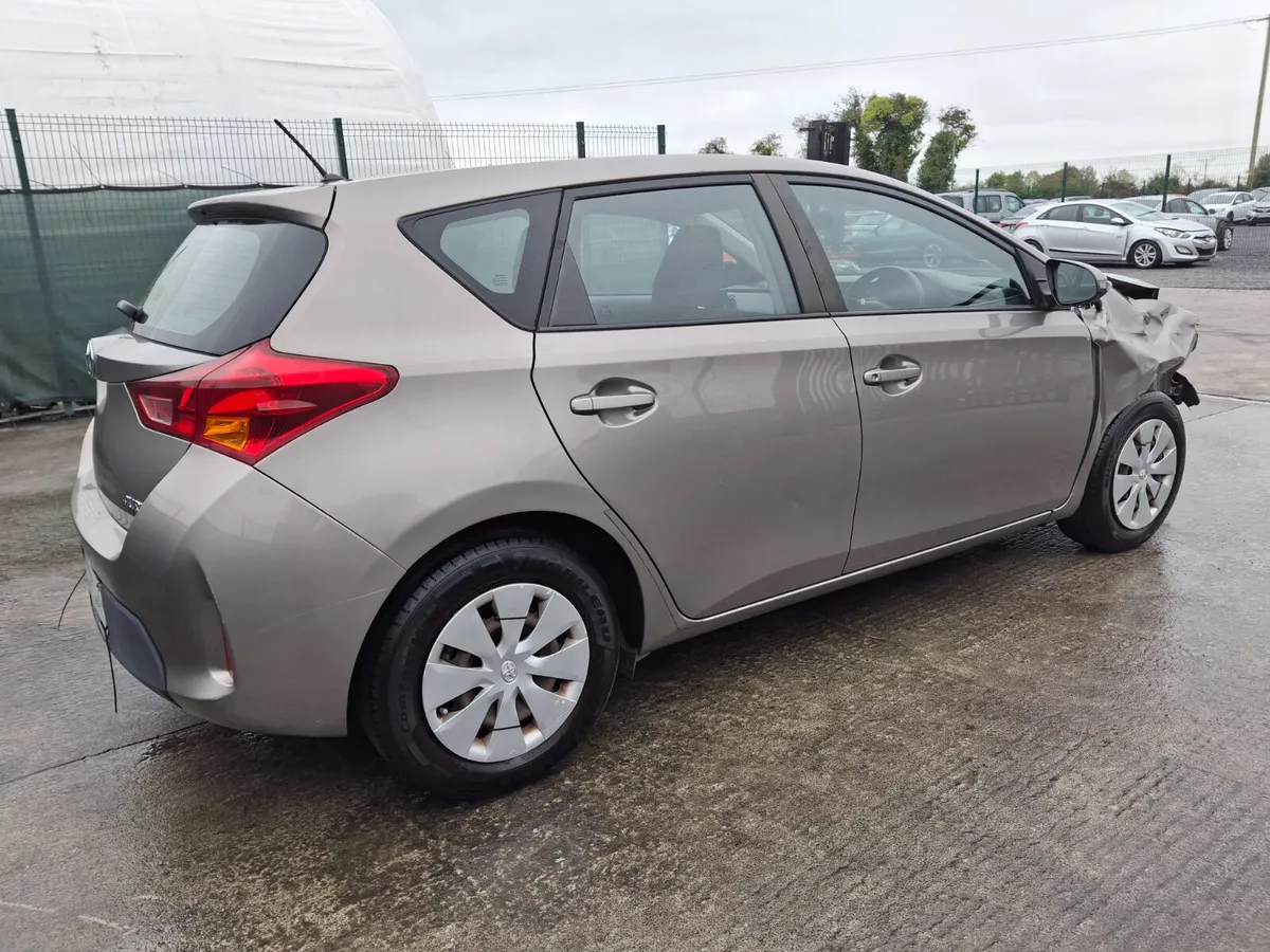 2014 Toyota Auris 92km - Image 3