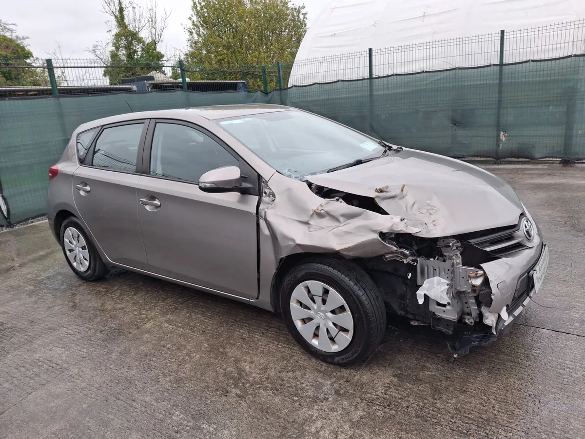 2014 Toyota Auris 92km - Image 2