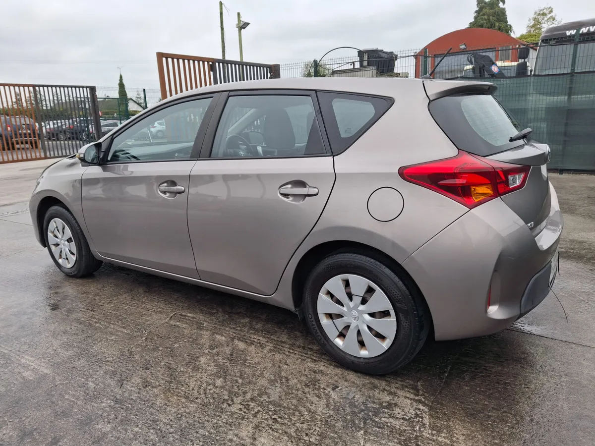 2014 Toyota Auris 92km - Image 4