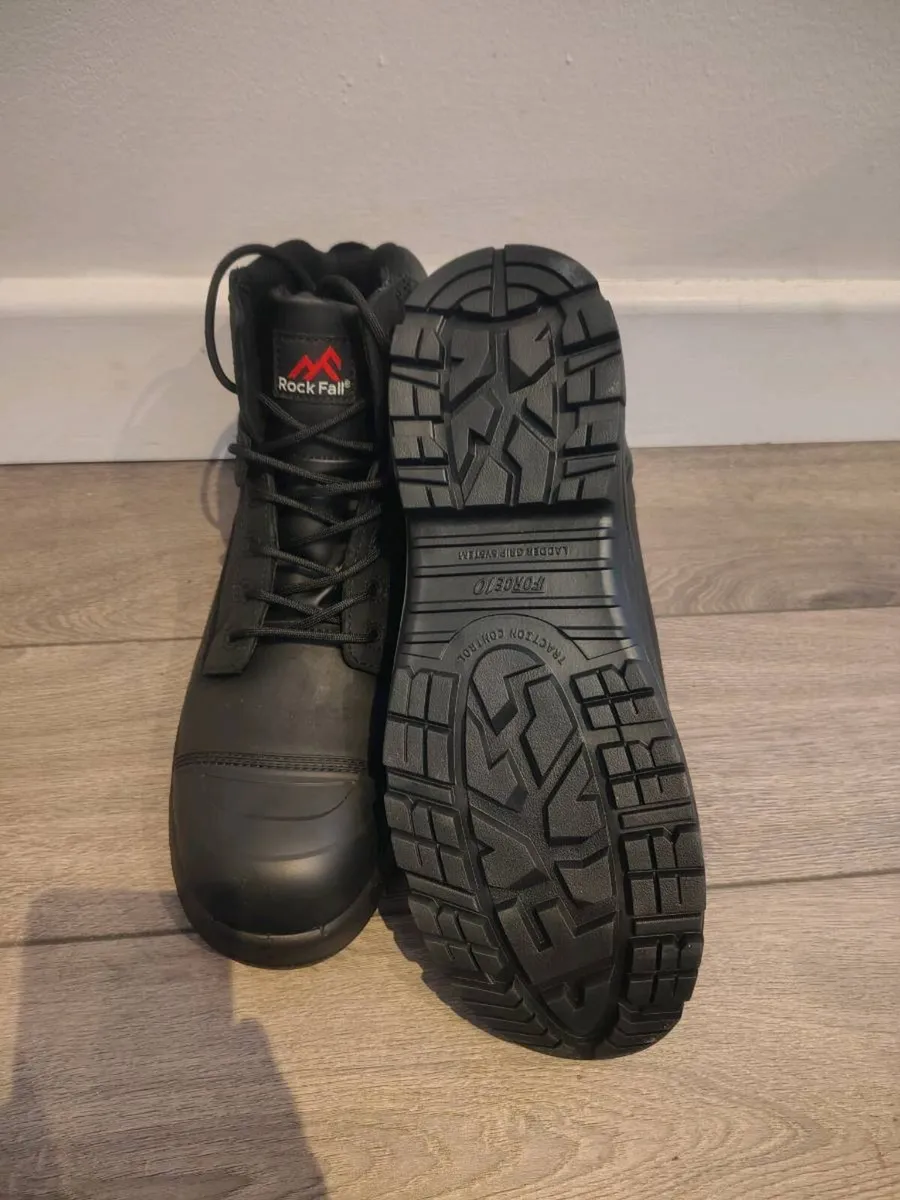 Safety boots - Image 1