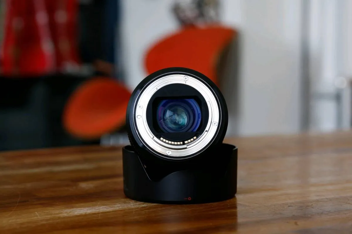 Canon RF 24-105 F4 Lens - Image 2