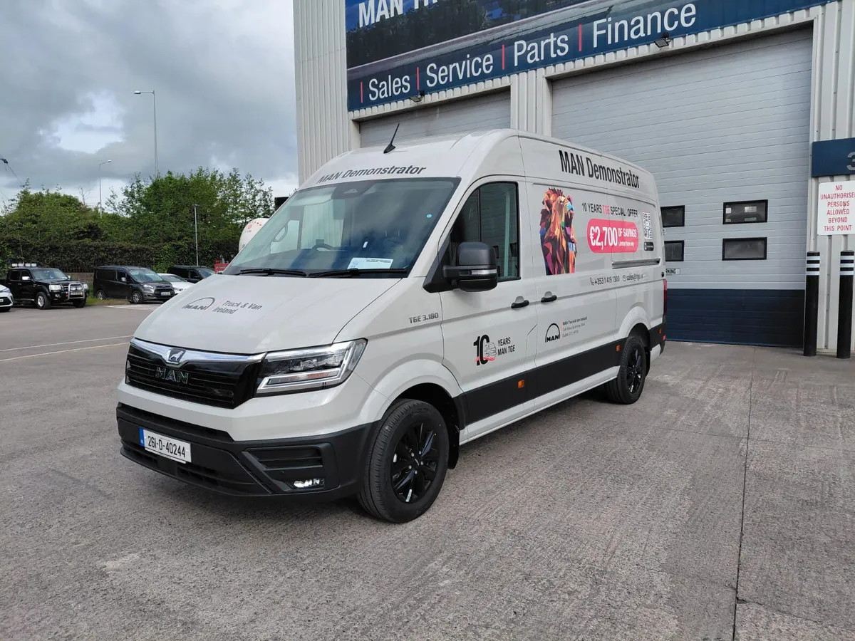 COMMERCIAL VAN - Image 4