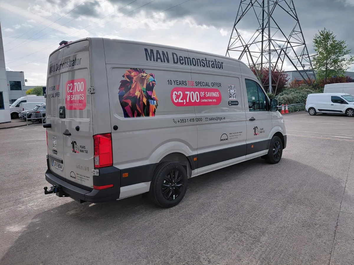 COMMERCIAL VAN - Image 2