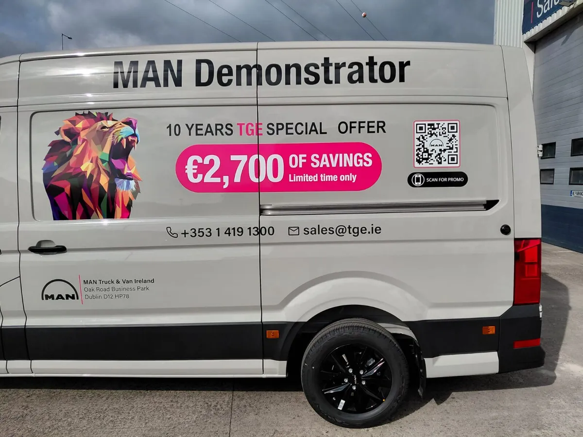 COMMERCIAL VAN - Image 1