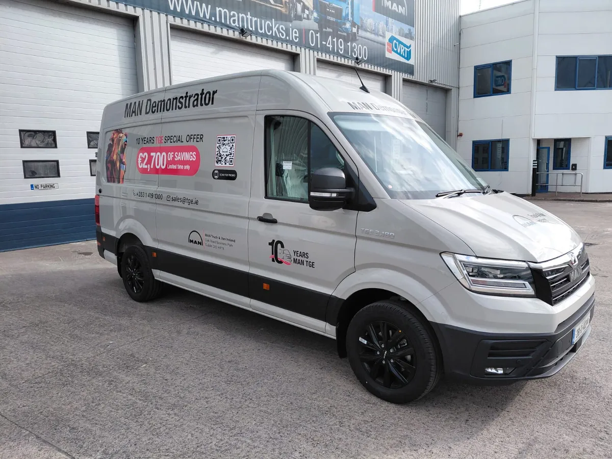 COMMERCIAL VAN - Image 3