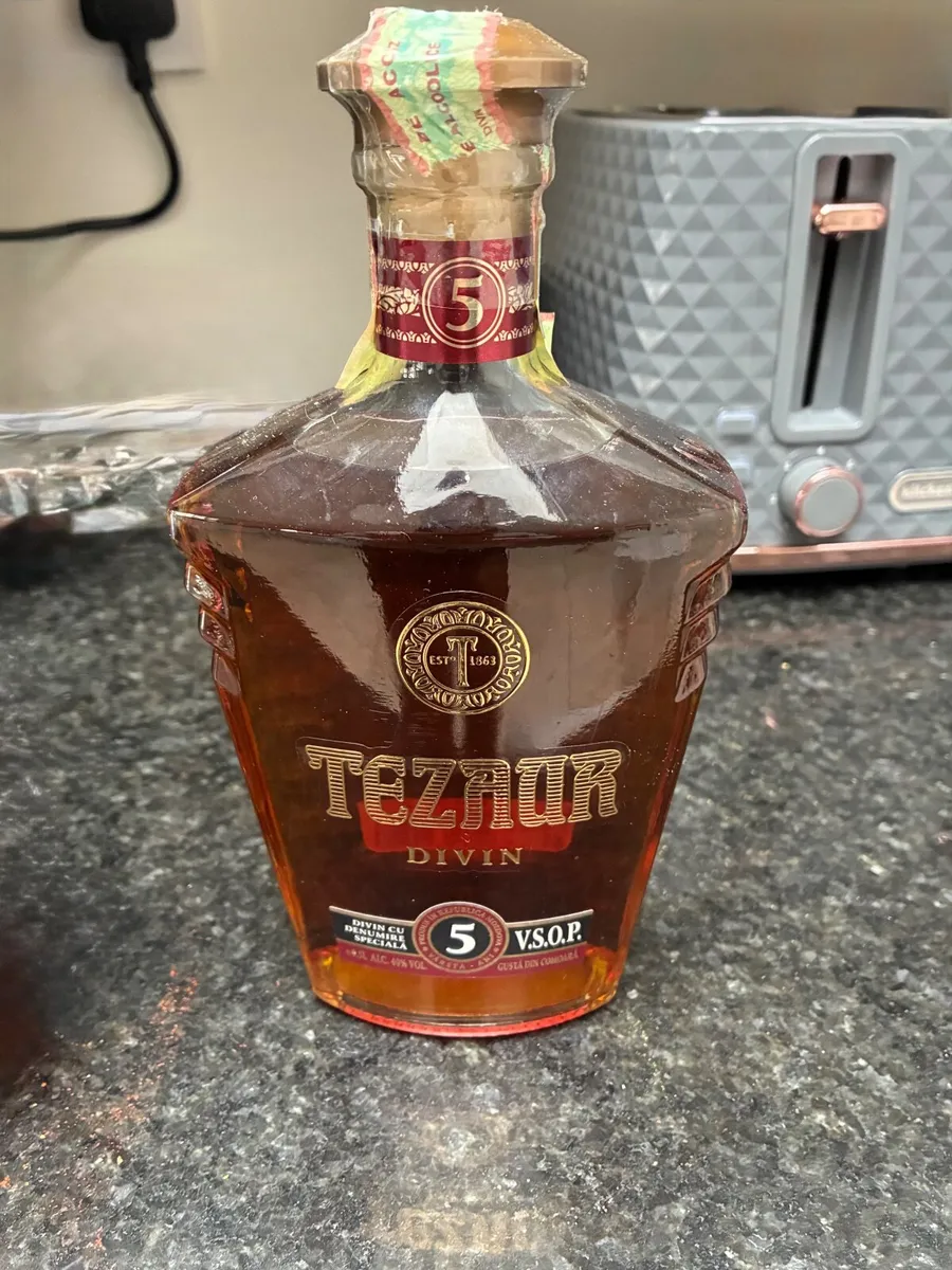 bottle of Tezaur XO 7 Years Divin brandy from Mold - Image 2