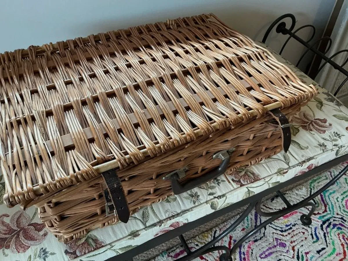 Vintage Picnic Basket - Image 2
