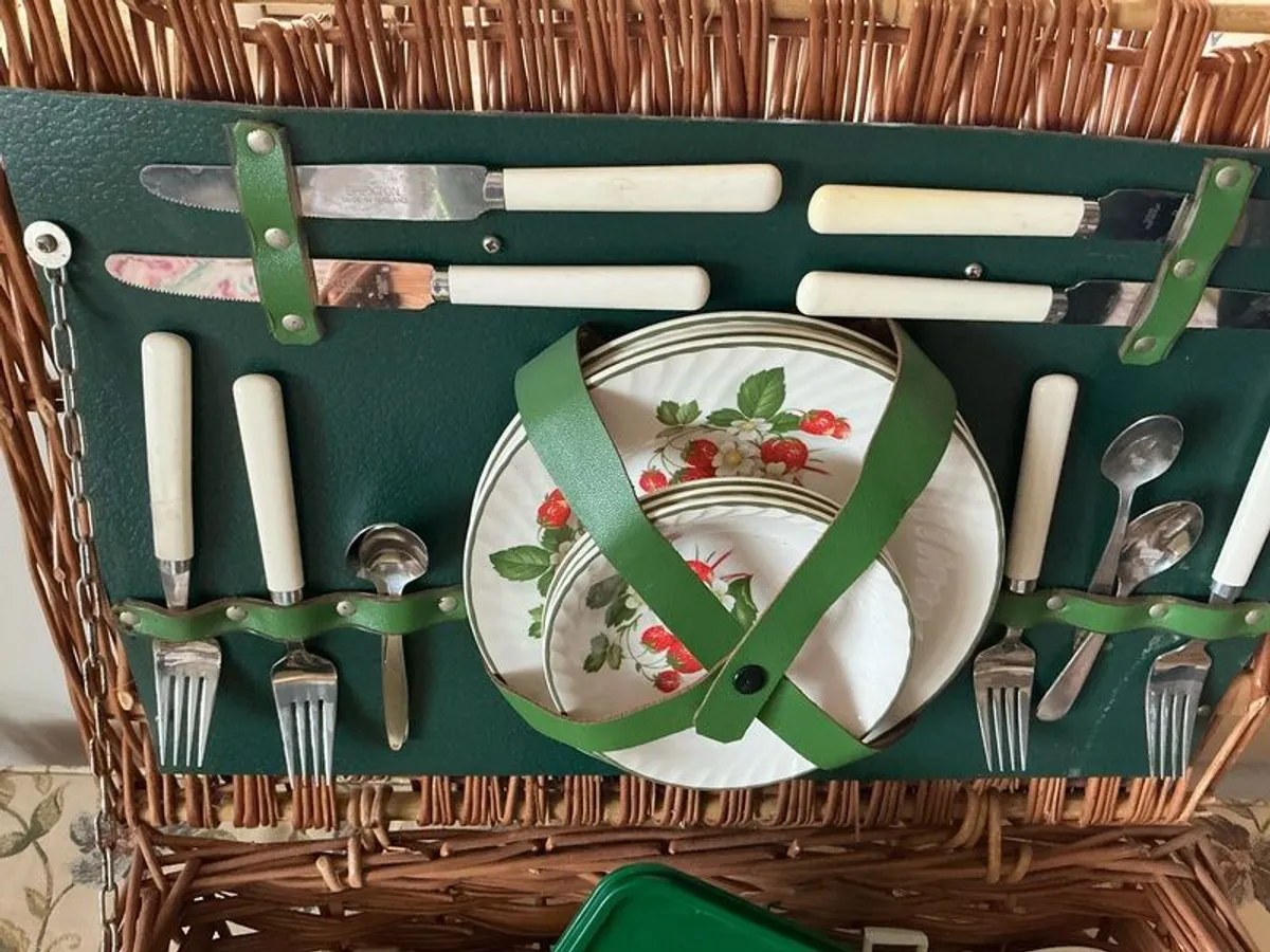 Vintage Picnic Basket - Image 3