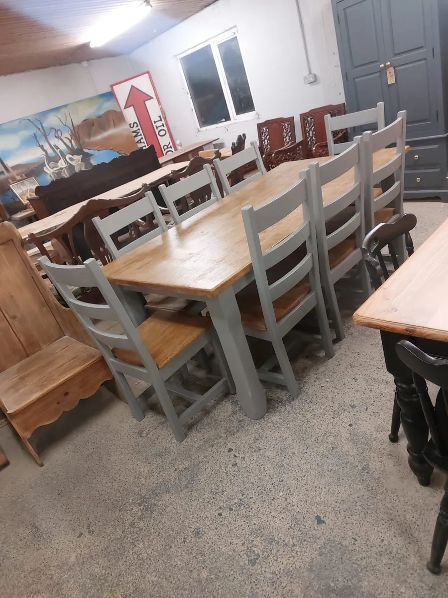 Solid oak table, 8 oak chairs - Image 3