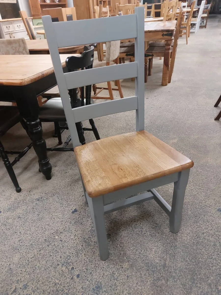 Solid oak table, 8 oak chairs - Image 4