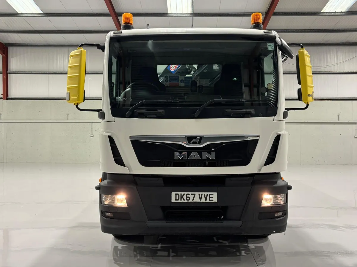 2017 MAN TGM 18-250 18-TON TIPPER WITH CRANE - Image 2