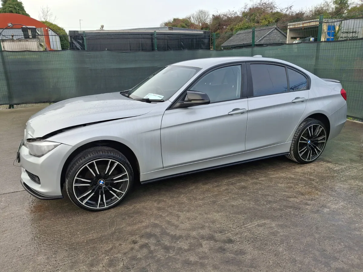 2012 BMW 320d Light Damage - Image 2