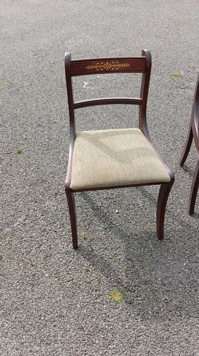 Mahogany table and chairs - Image 3