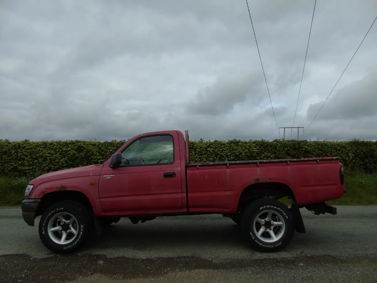 Toyota Hilux 2003 - Image 1