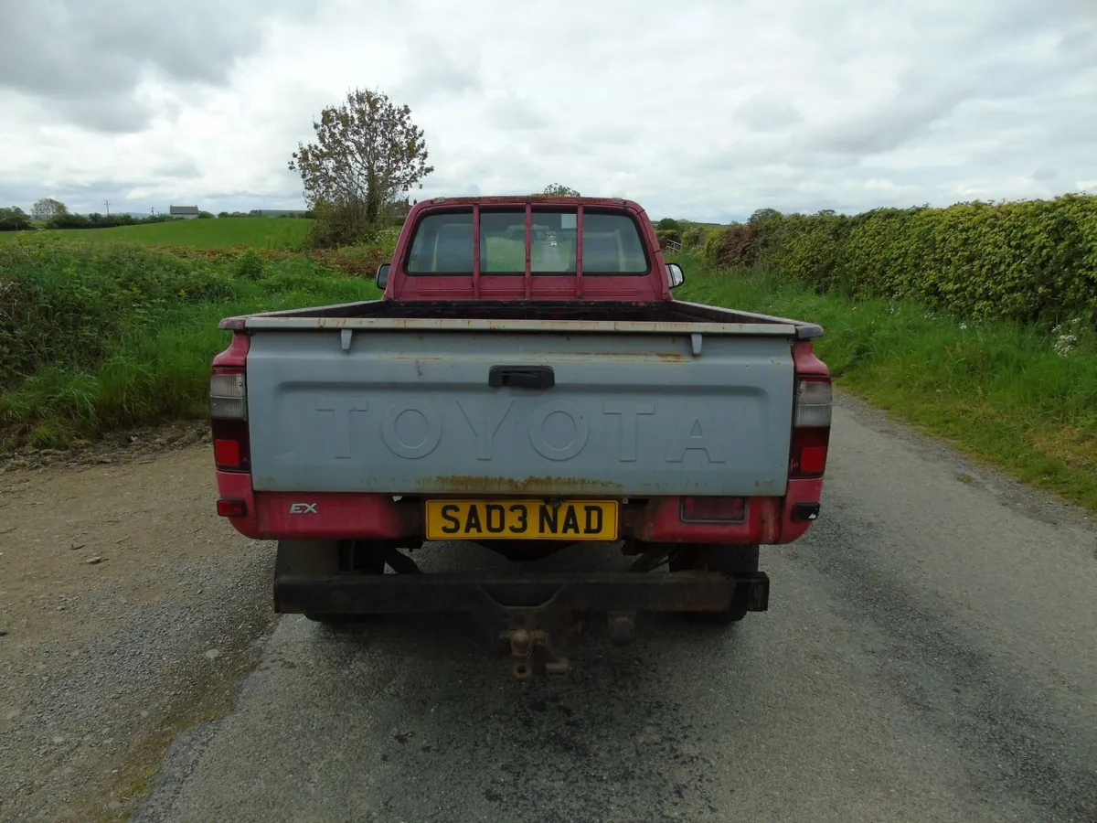 Toyota Hilux 2003 - Image 2