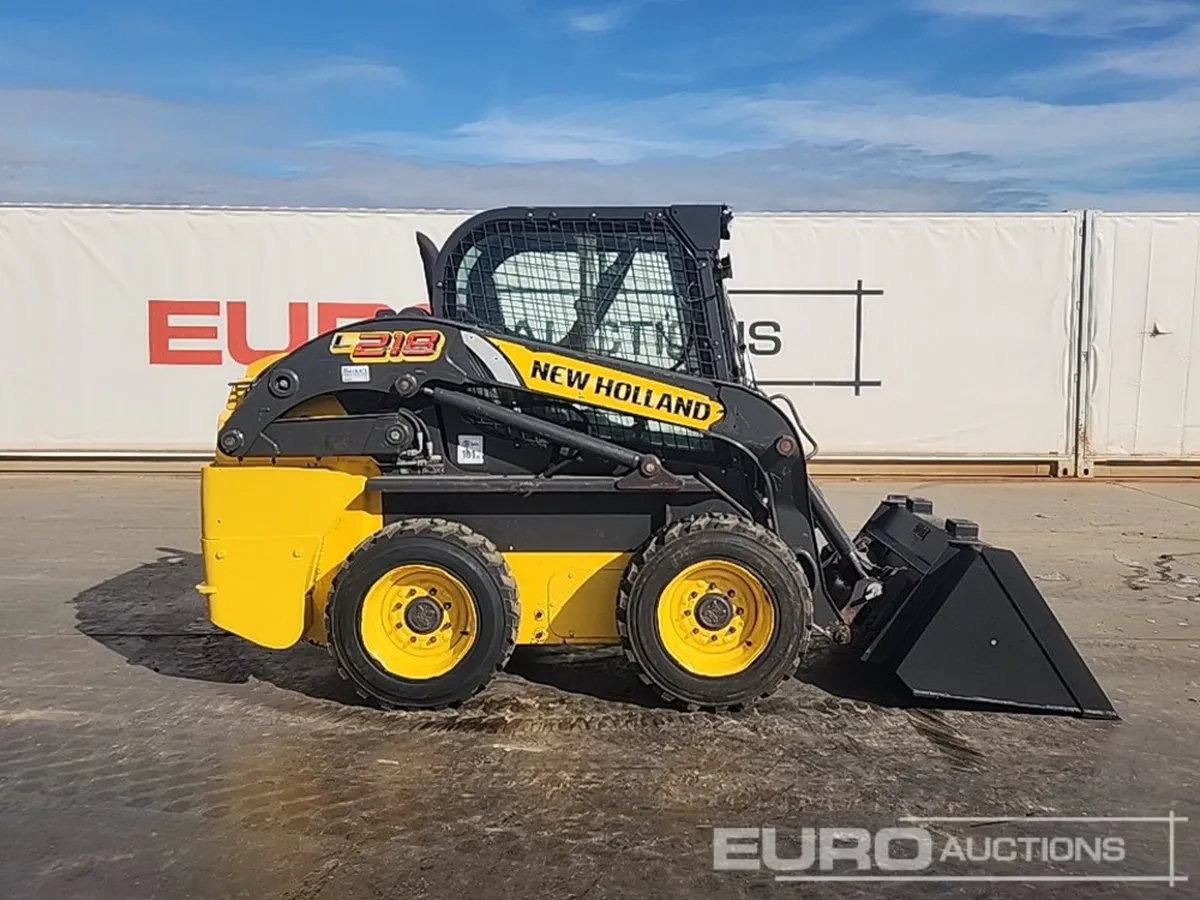 2017 New Holland L218 - Image 2