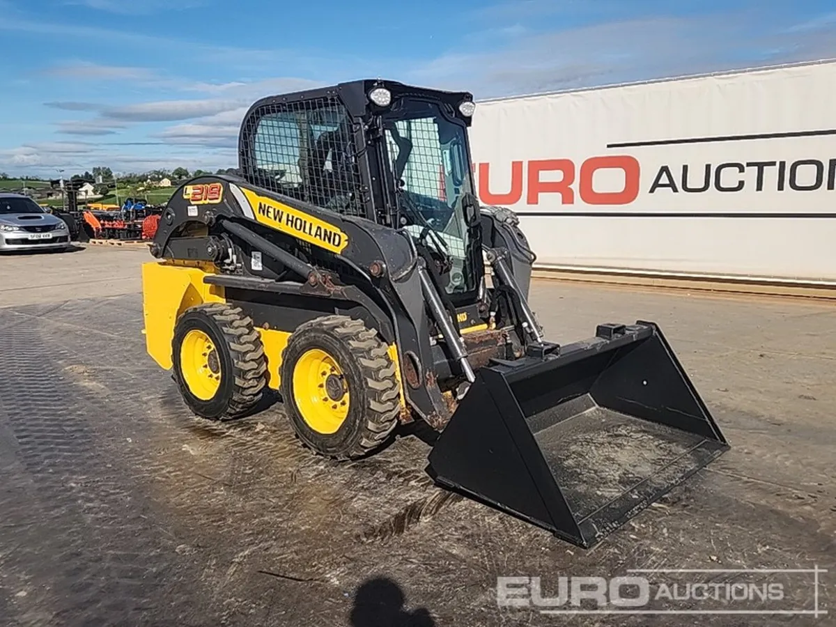 2017 New Holland L218 - Image 4