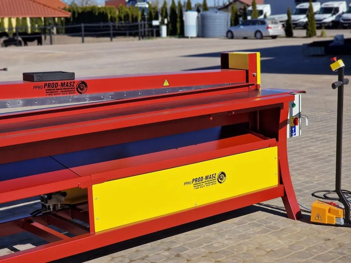 hydraulic sheet metal guillotine 3m-1.2mm steel - Image 4