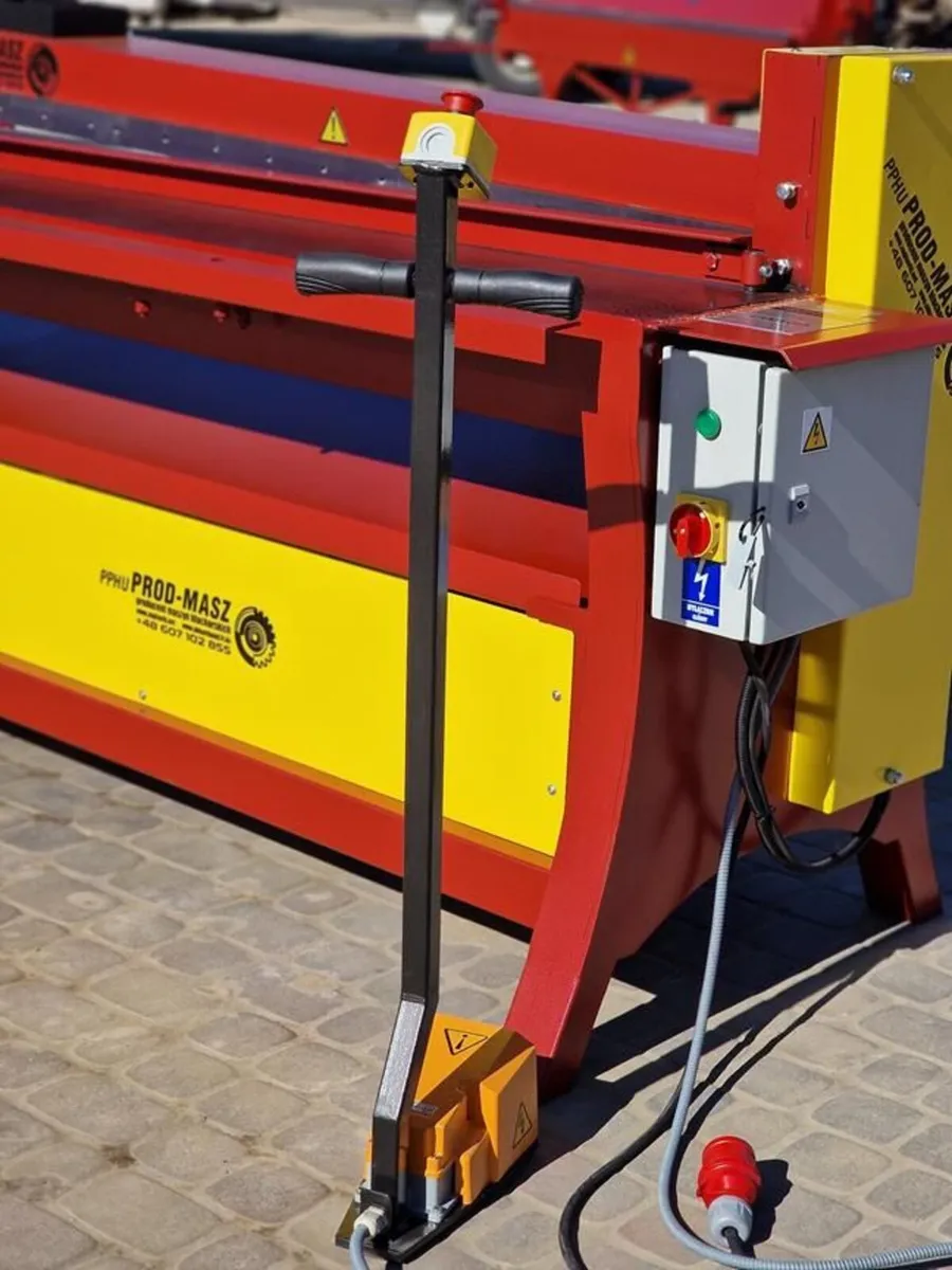hydraulic sheet metal guillotine 3m-1.2mm steel - Image 2