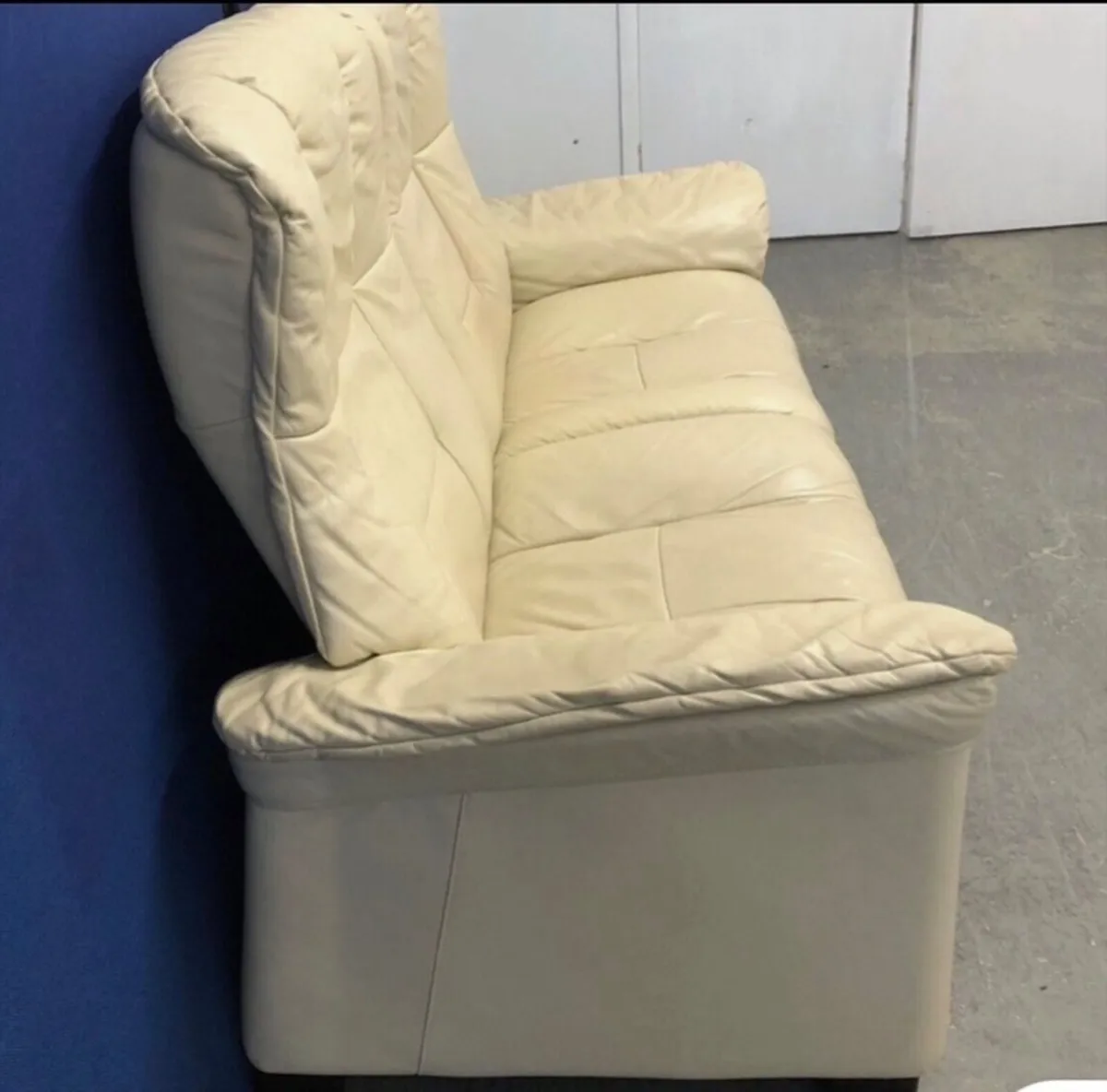 Recliner sofa cream leather - Image 4