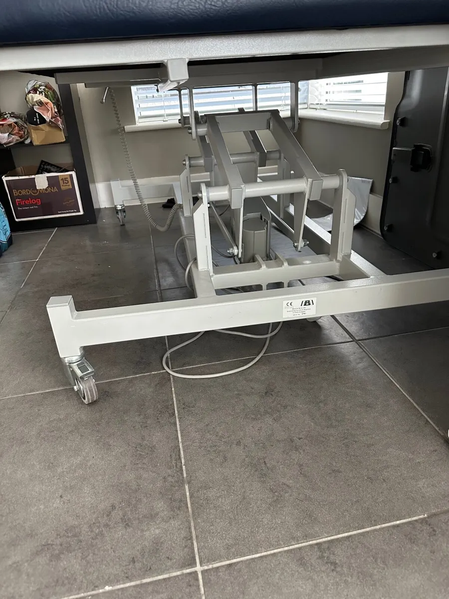 Electric therapy table physio - Image 2
