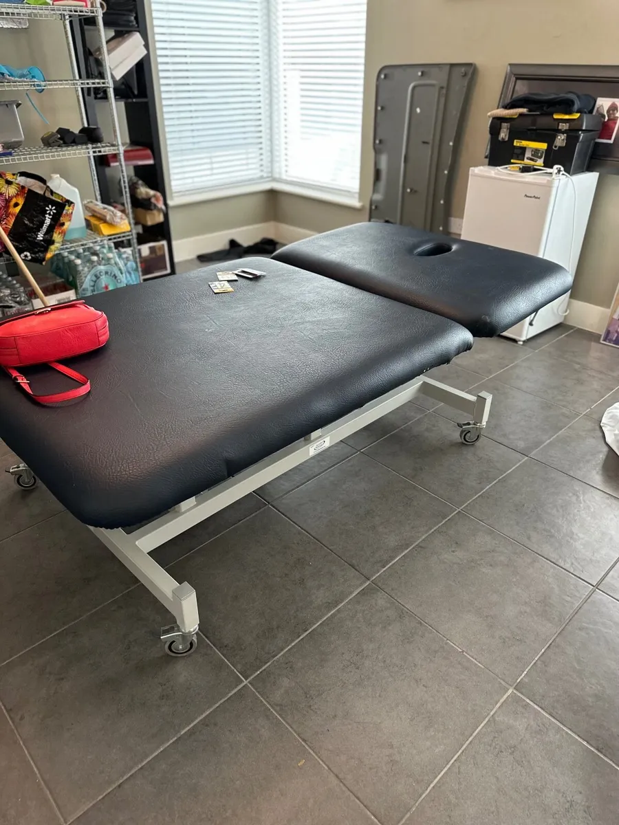 Electric therapy table physio - Image 1