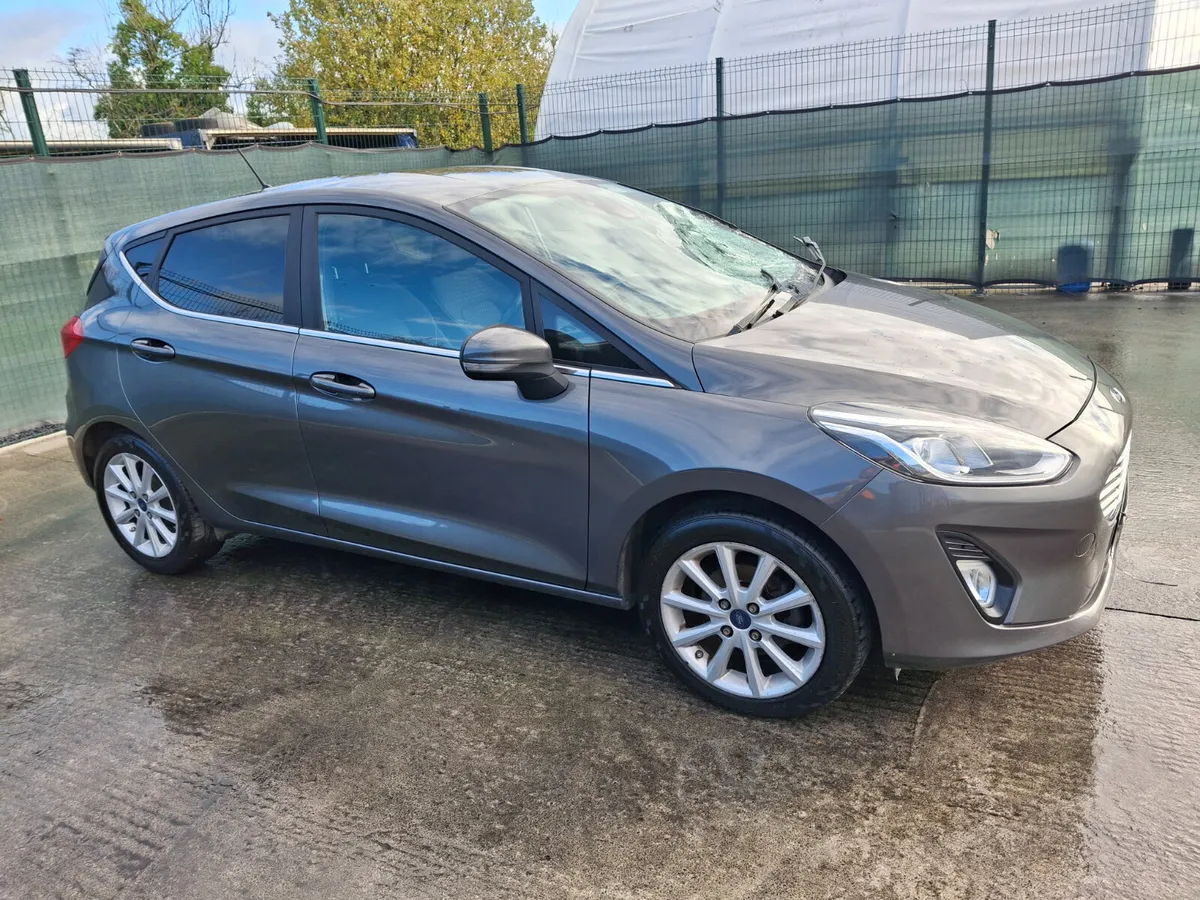 172 Ford Fiesta Titanium Light Damage - Image 1