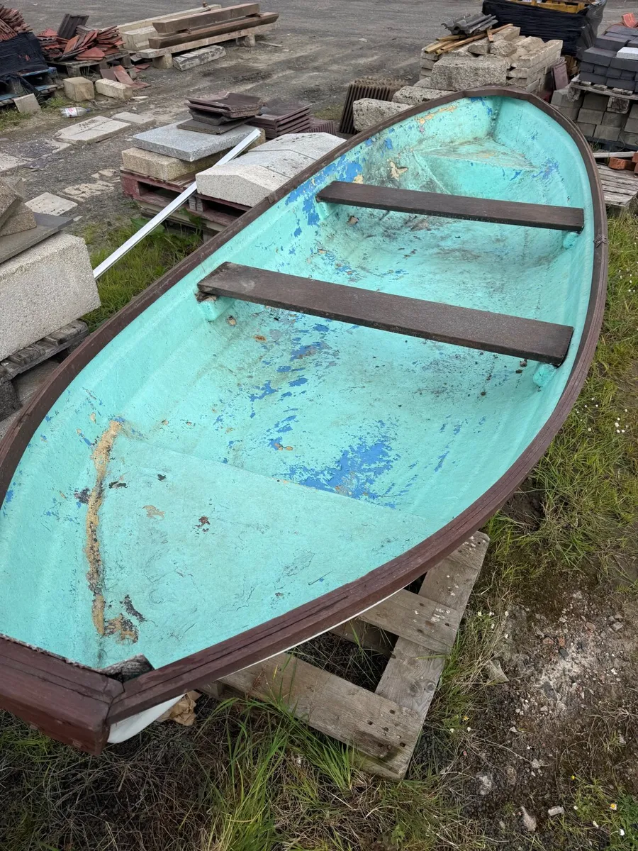 Fibre glass boat - Image 1