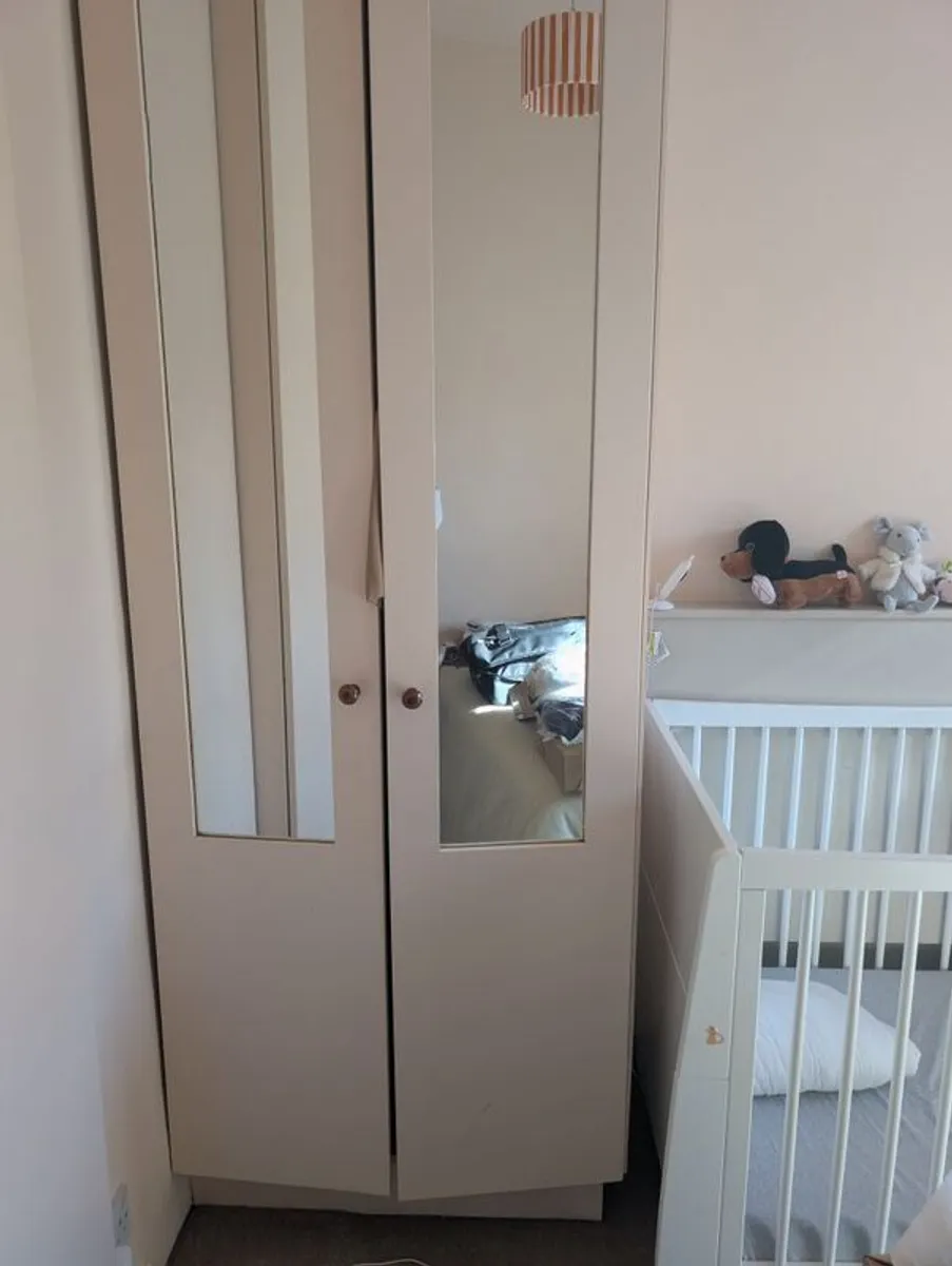 wardrobe - Image 2