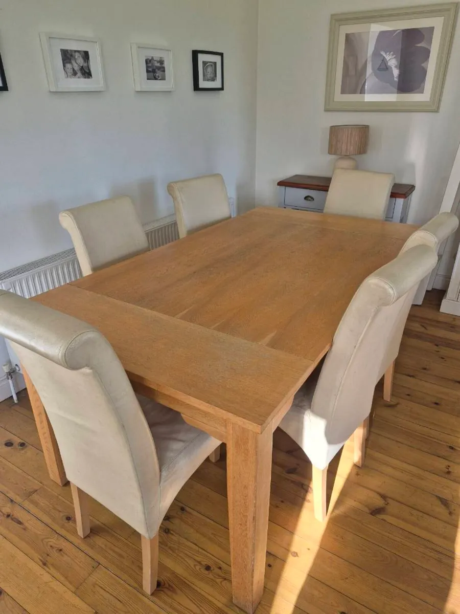 Oak kitchen table and six leather chairs - Image 1